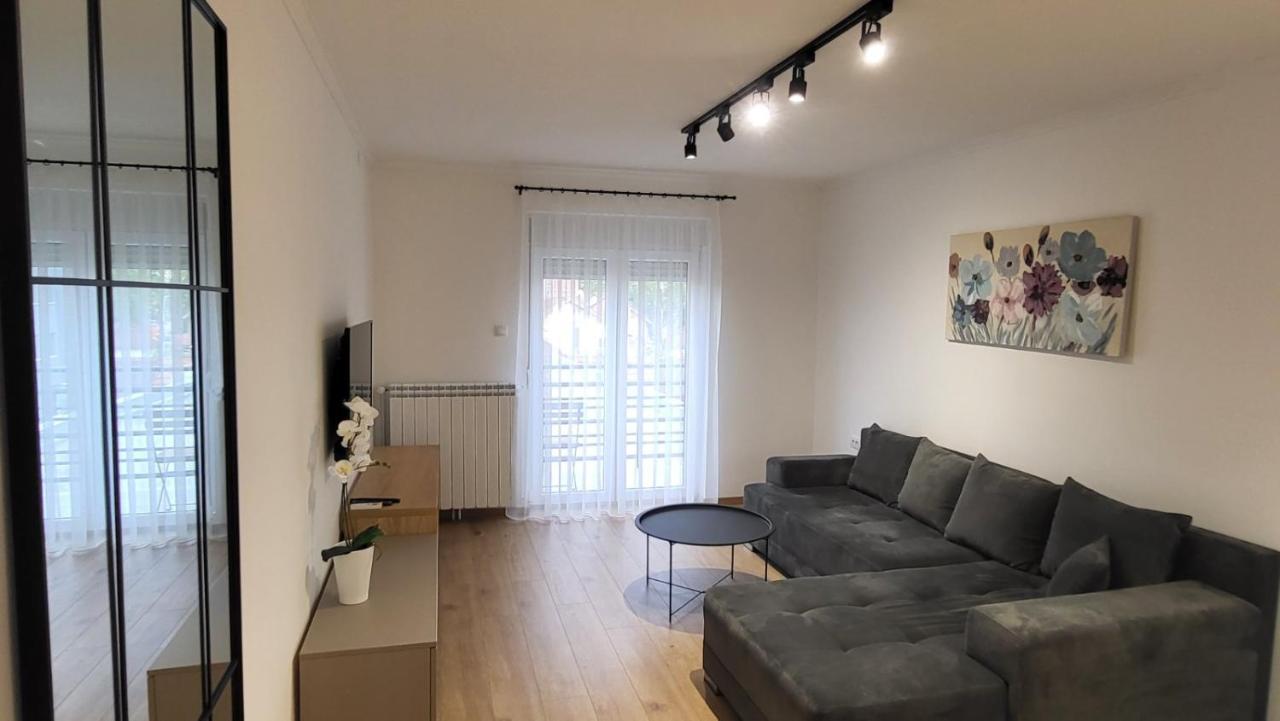 Apartments Spring Cacak Bagian luar foto