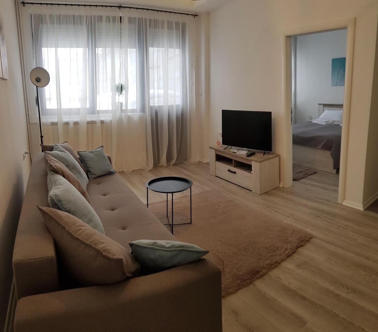 Apartments Spring Cacak Bagian luar foto
