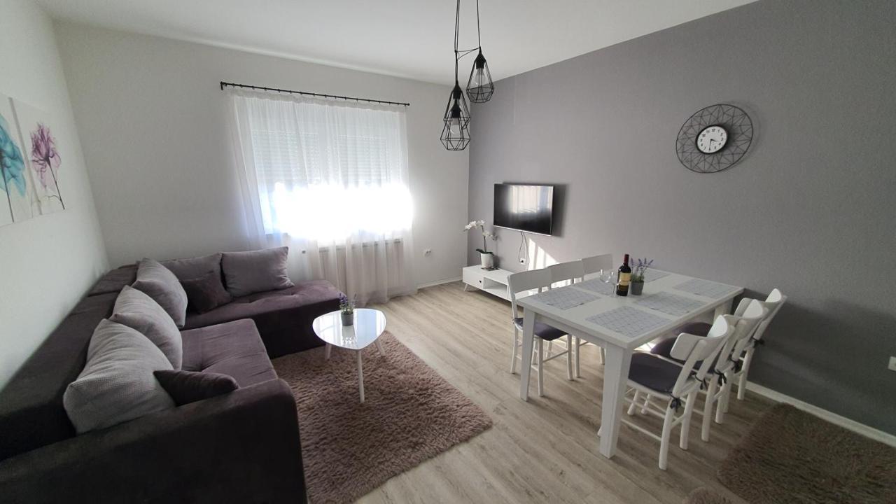 Apartments Spring Cacak Bagian luar foto
