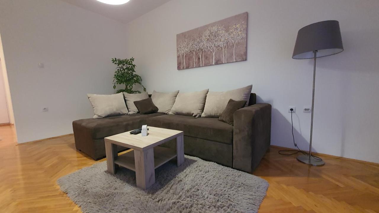 Apartments Spring Cacak Bagian luar foto